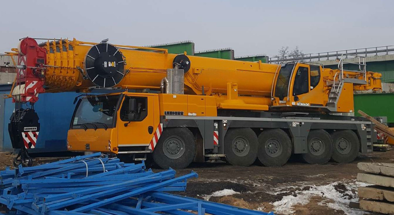 Liebherr LTM 1250-5.1 - Autódaru: 2 kép. Liebherr LTM 1250-5.1 - Autódaru: 2 kép.