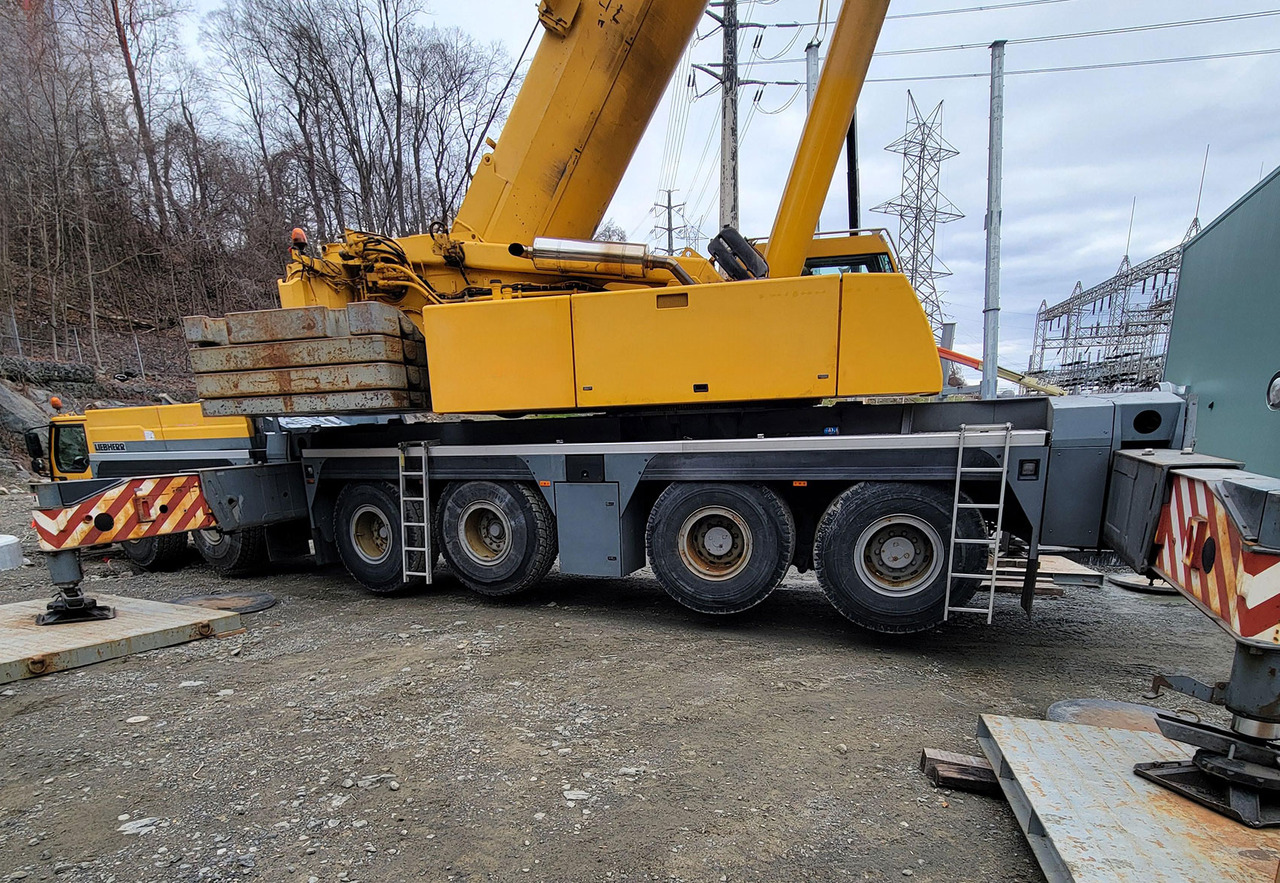 Liebherr LTM 1250-6.1 - Autódaru: 4 kép. Liebherr LTM 1250-6.1 - Autódaru: 4 kép.