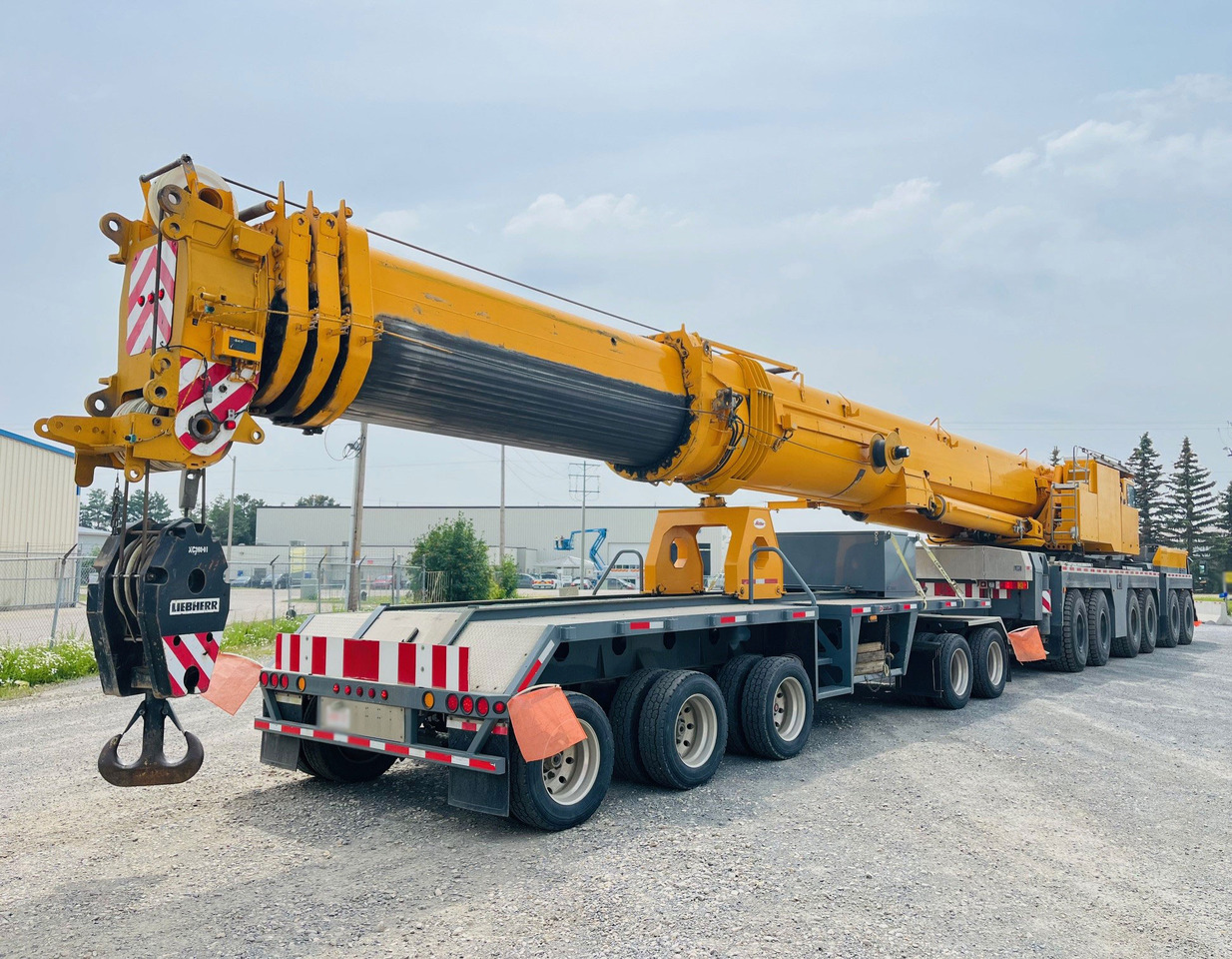 Liebherr LTM 1300-6.1 - Autódaru: 5 kép. Liebherr LTM 1300-6.1 - Autódaru: 5 kép.