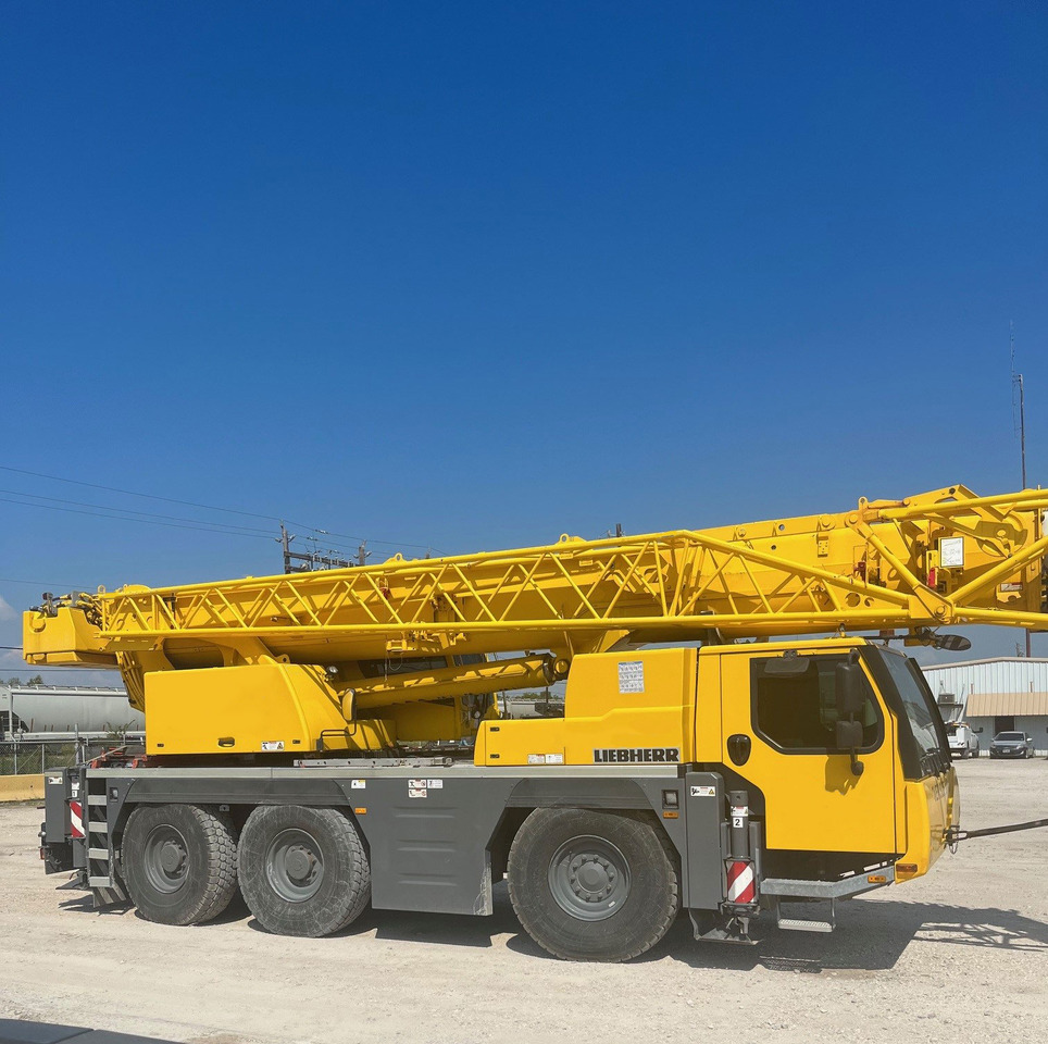 Liebherr LTM1060-3.1 - Autódaru: 3 kép. Liebherr LTM1060-3.1 - Autódaru: 3 kép.