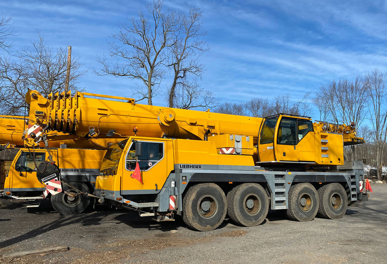 Liebherr LTM1090-4.1 - Autódaru: 2 kép. Liebherr LTM1090-4.1 - Autódaru: 2 kép.