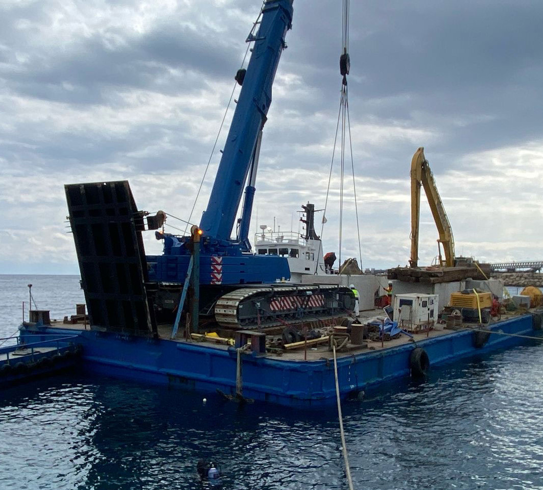 Liebherr LTR 1220 - Lánctalpas daru: 4 kép. Liebherr LTR 1220 - Lánctalpas daru: 4 kép.