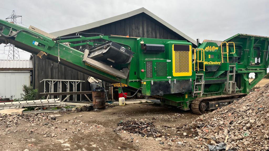 McCloskey J40 V2 - Pofás törő: 3 kép. McCloskey J40 V2 - Pofás törő: 3 kép.