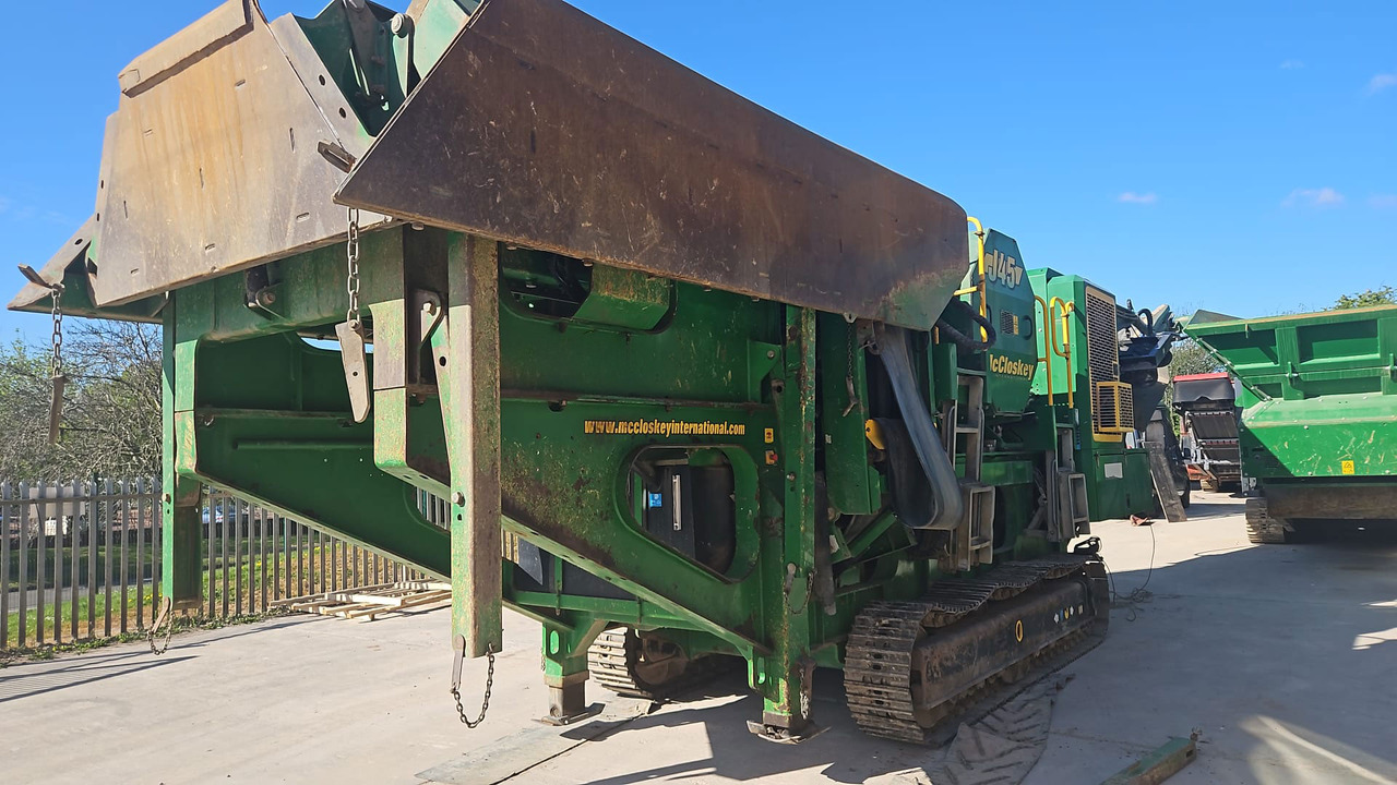 McCloskey J45 - Pofás törő: 4 kép. McCloskey J45 - Pofás törő: 4 kép.