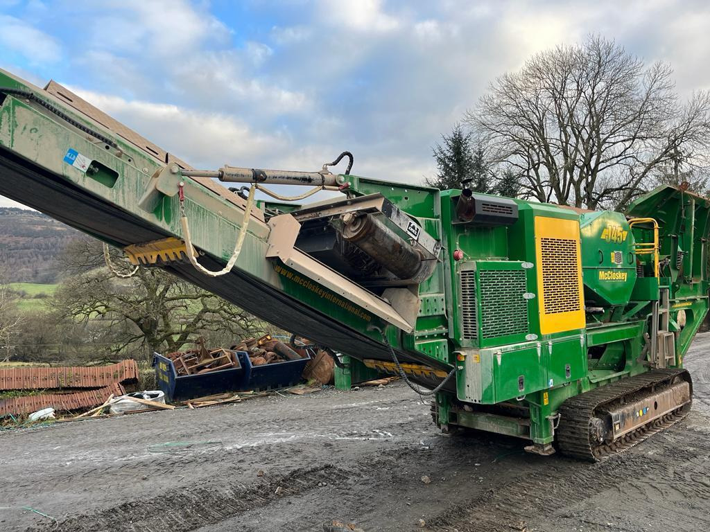 McCloskey J45 - Pofás törő: 1 kép. McCloskey J45 - Pofás törő: 1 kép.