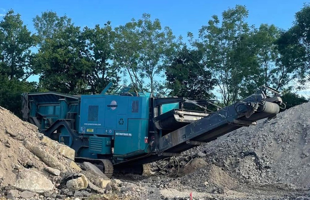 Powerscreen Metrotrak HA - Pofás törő: 3 kép. Powerscreen Metrotrak HA - Pofás törő: 3 kép.