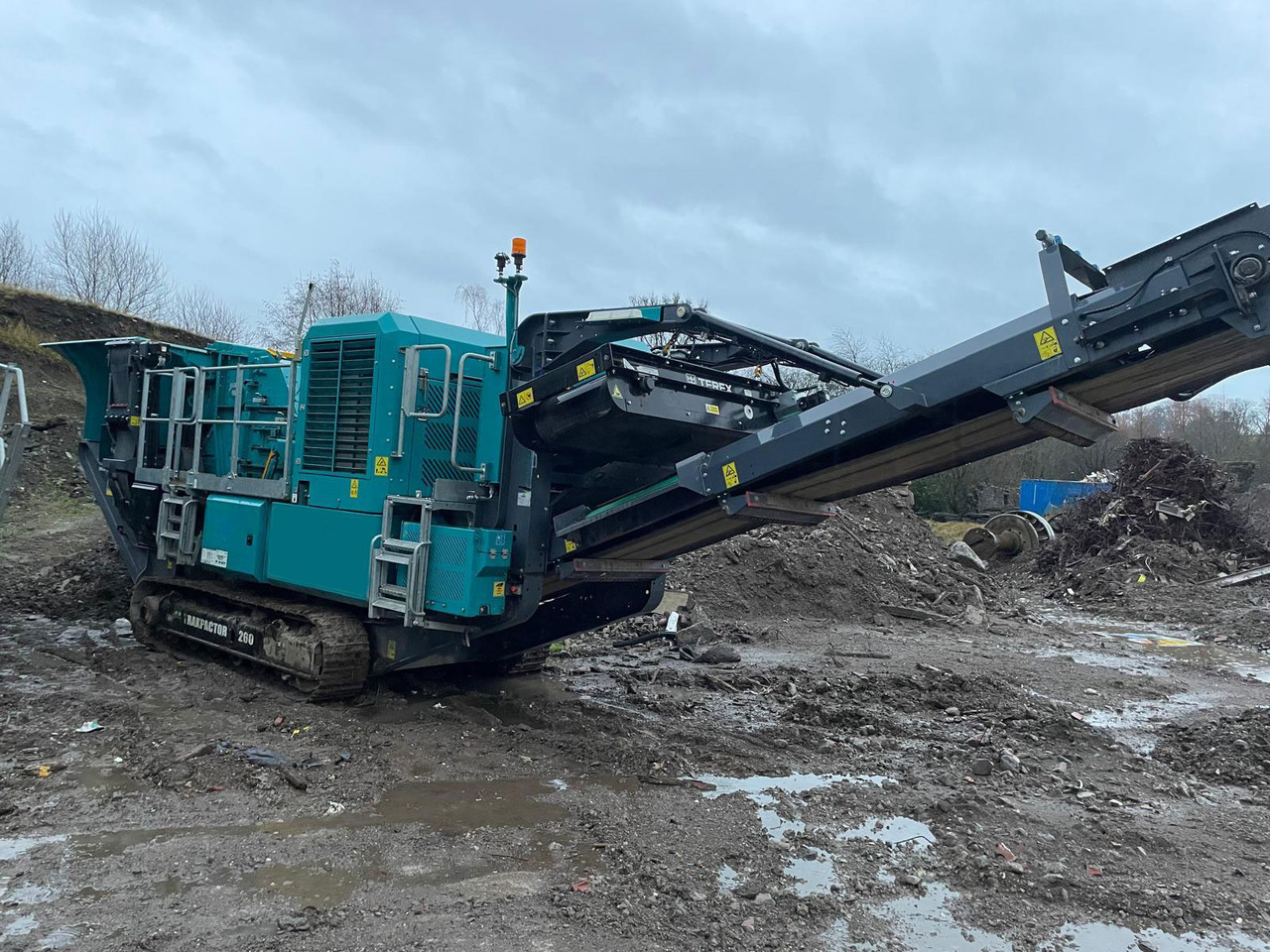 Powerscreen Trakpactor 260 - Röpítő törő: 2 kép. Powerscreen Trakpactor 260 - Röpítő törő: 2 kép.