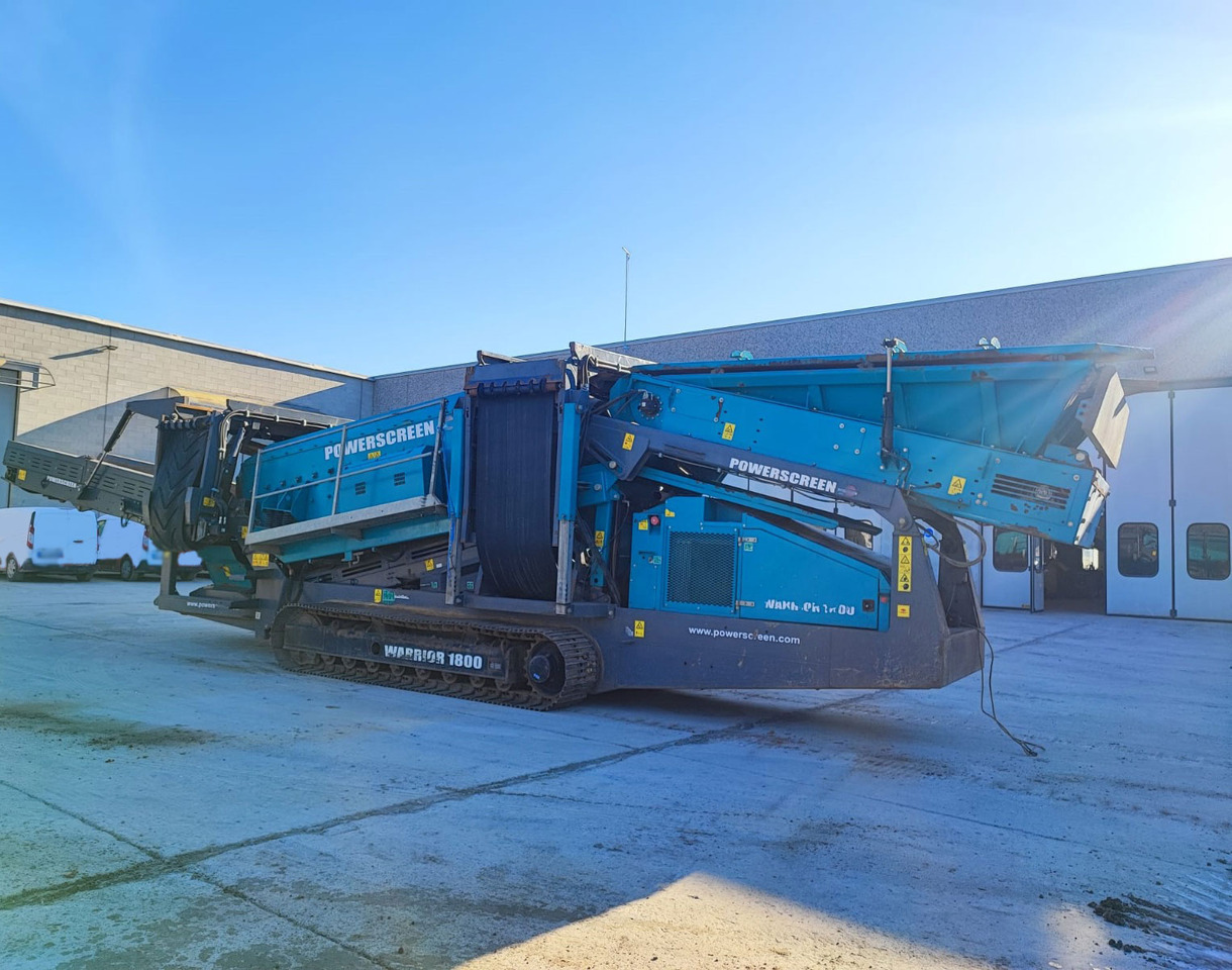 Powerscreen Warrior 1800 - Osztályozó berendezés: 2 kép. Powerscreen Warrior 1800 - Osztályozó berendezés: 2 kép.