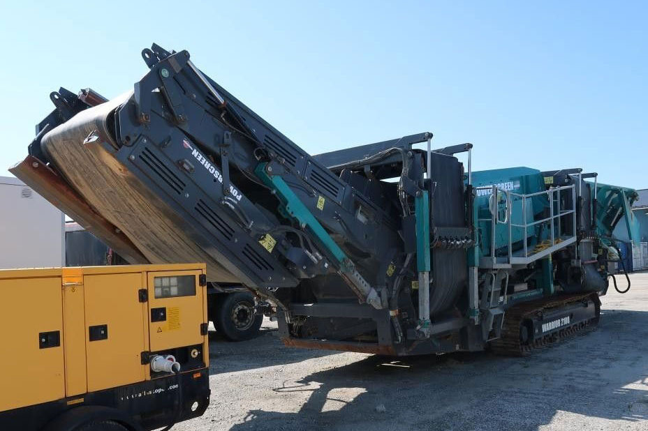 Powerscreen Warrior 2100 Triple Shaft - Osztályozó berendezés: 1 kép. Powerscreen Warrior 2100 Triple Shaft - Osztályozó berendezés: 1 kép.
