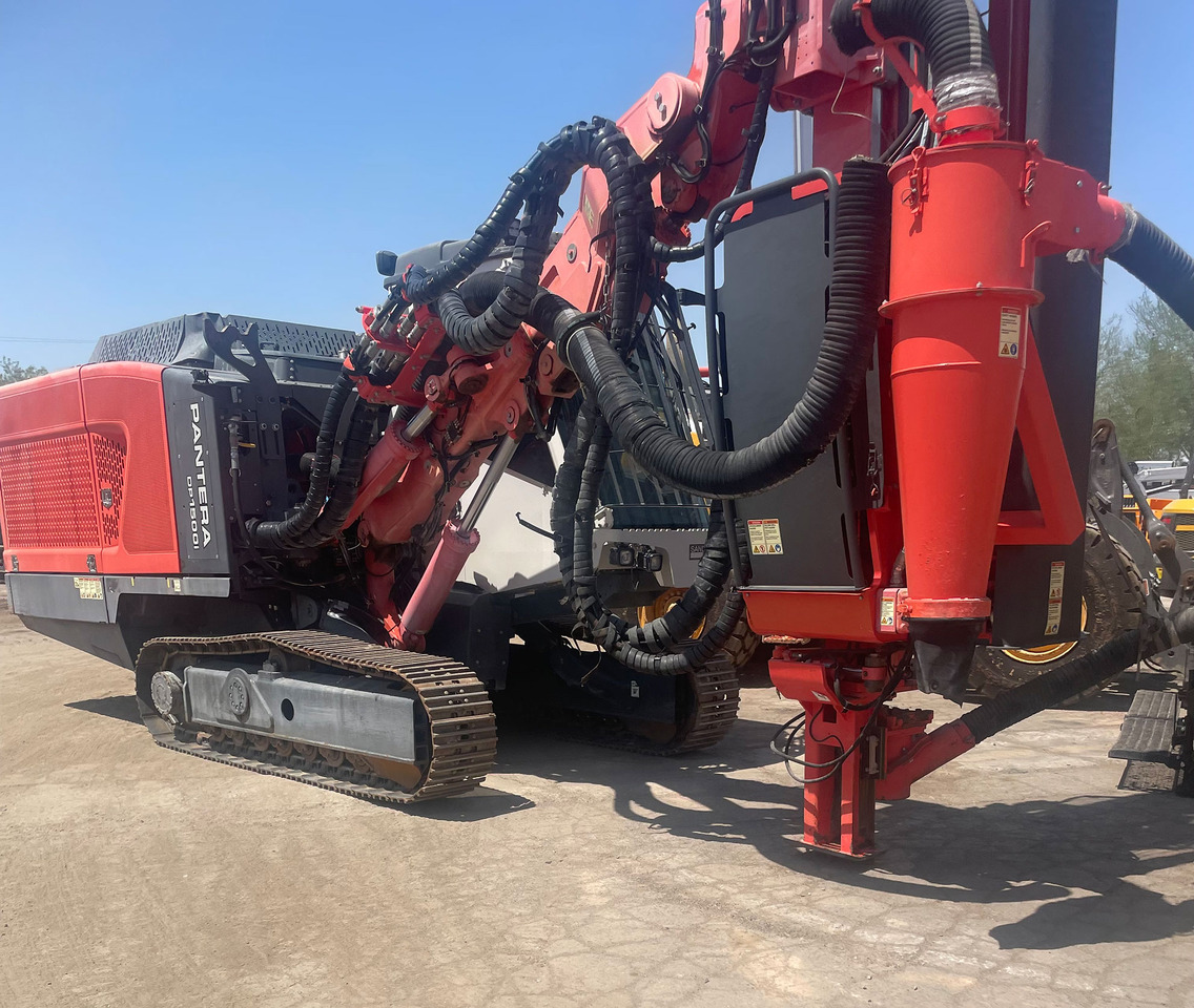 Sandvik DP1500i - Fúrógép: 3 kép. Sandvik DP1500i - Fúrógép: 3 kép.