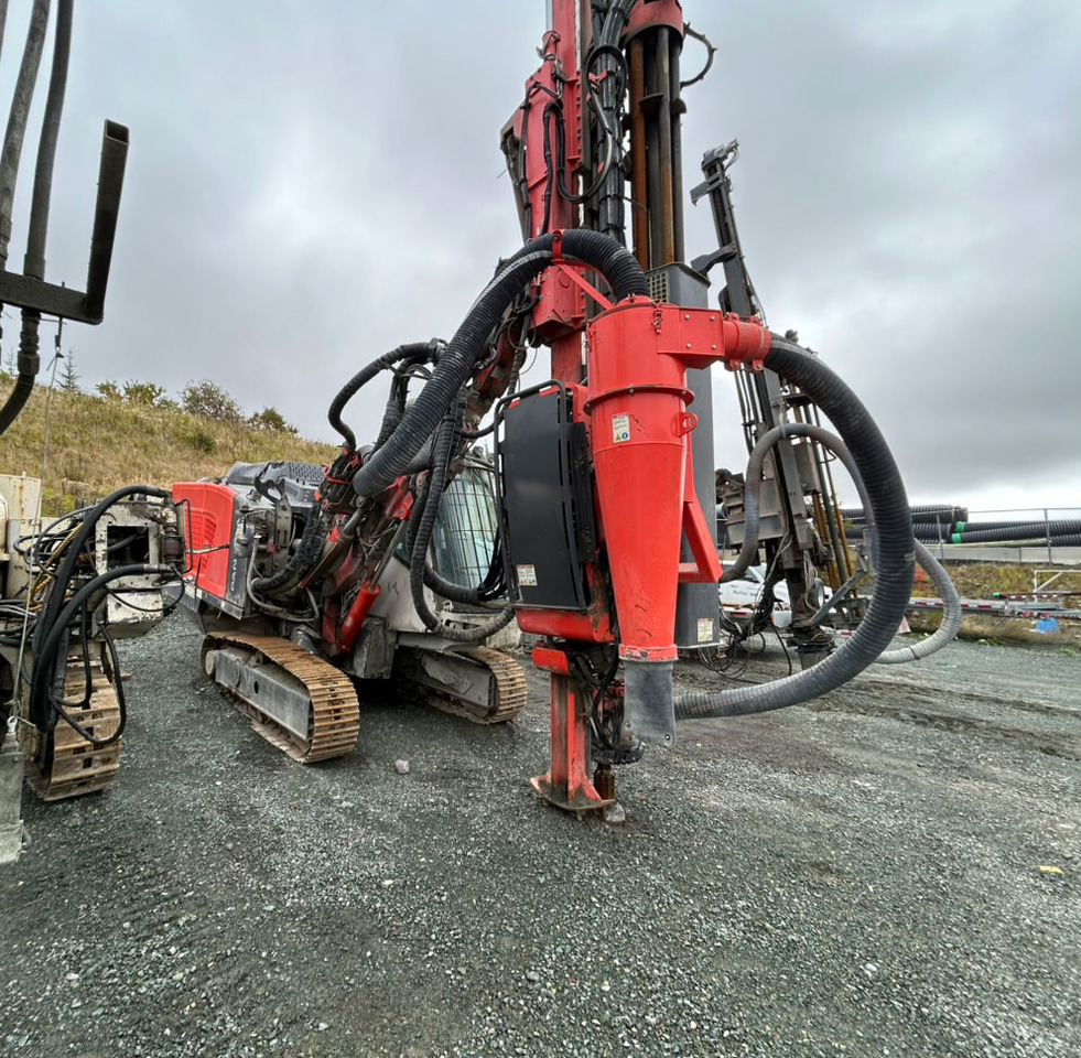 Sandvik DP1600i - Fúrógép: 4 kép. Sandvik DP1600i - Fúrógép: 4 kép.