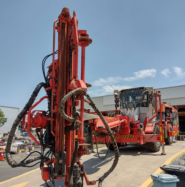 Sandvik DS411 - Bányászati gépek: 2 kép. Sandvik DS411 - Bányászati gépek: 2 kép.