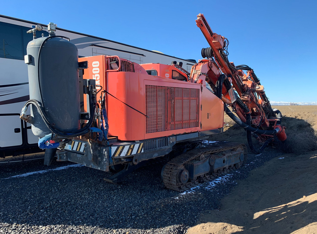 Sandvik DX500 - Fúrógép: 1 kép. Sandvik DX500 - Fúrógép: 1 kép.