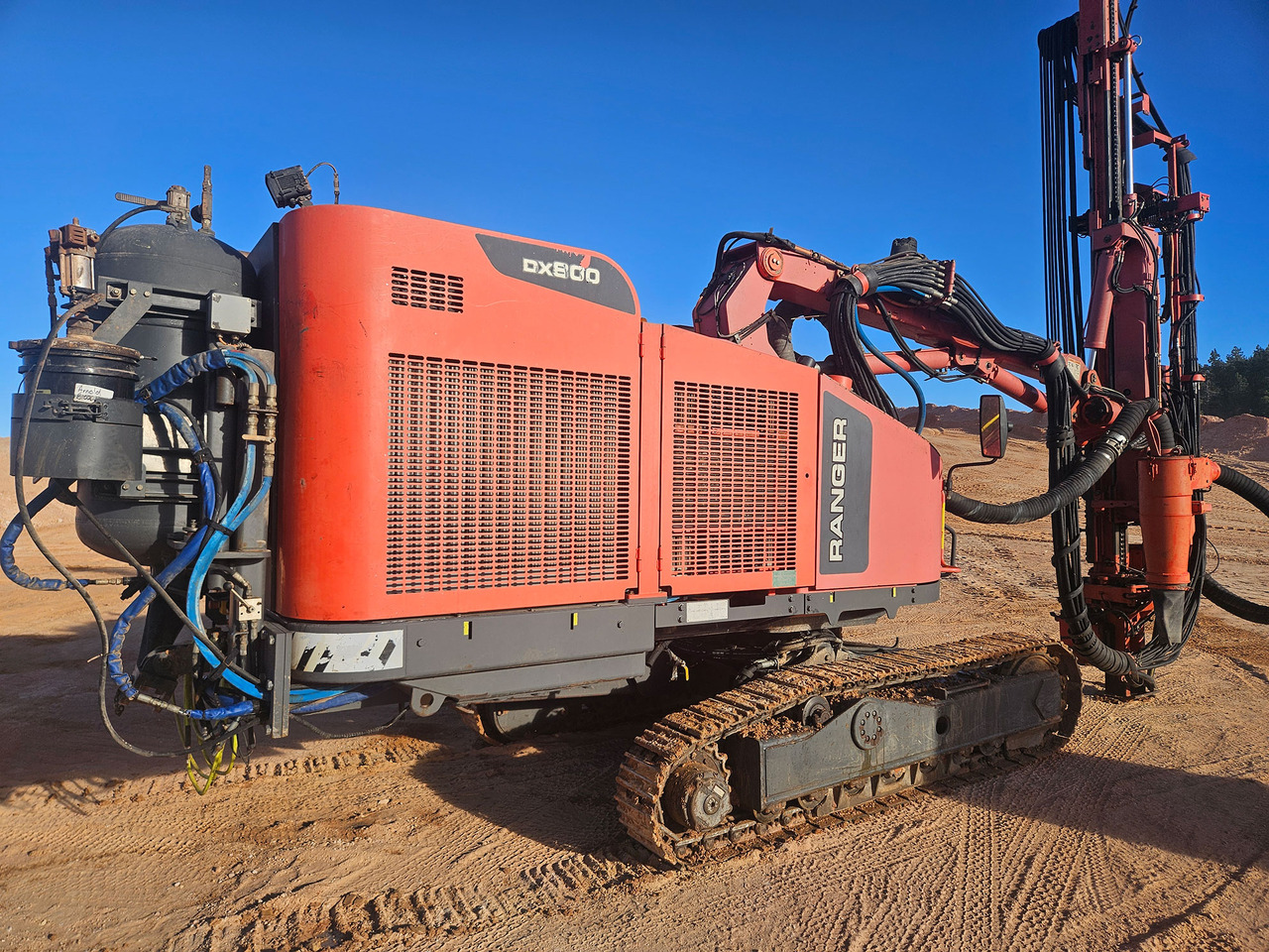 Sandvik DX800 - Fúrógép: 4 kép. Sandvik DX800 - Fúrógép: 4 kép.