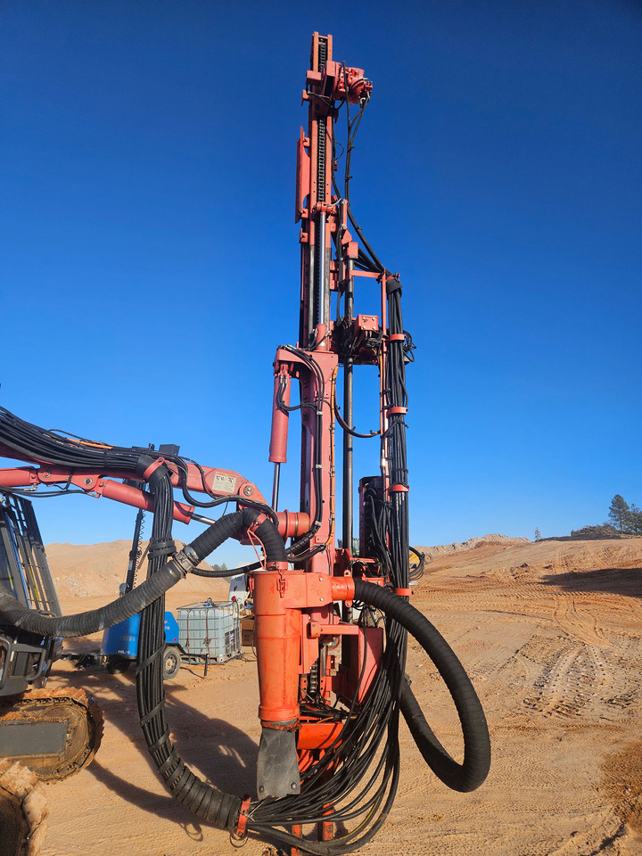 Fúrógép Sandvik DX800: 6 kép.