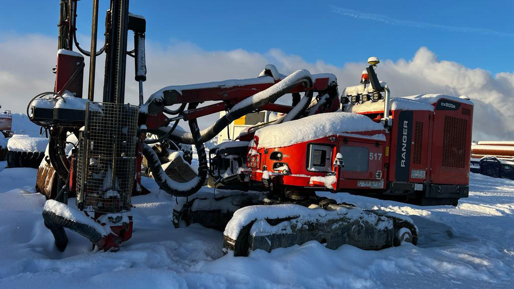 Sandvik DX800R - Fúrógép: 2 kép. Sandvik DX800R - Fúrógép: 2 kép.