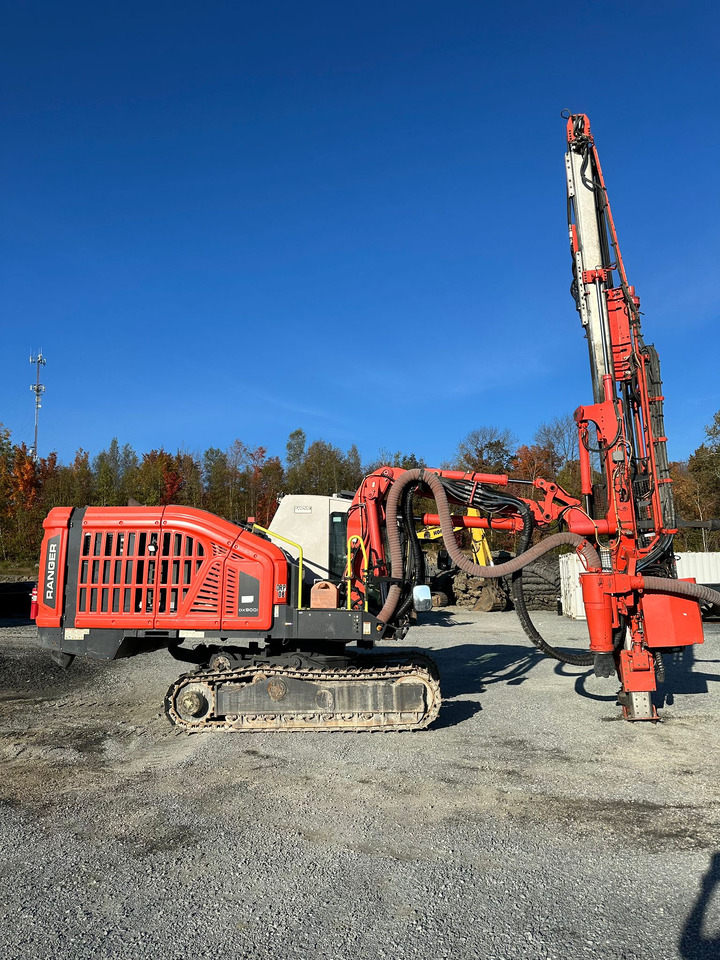 Sandvik DX900i - Fúrógép: 1 kép. Sandvik DX900i - Fúrógép: 1 kép.