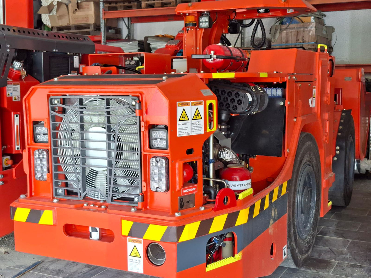 Sandvik LH202 - Bányászati gépek: 2 kép. Sandvik LH202 - Bányászati gépek: 2 kép.