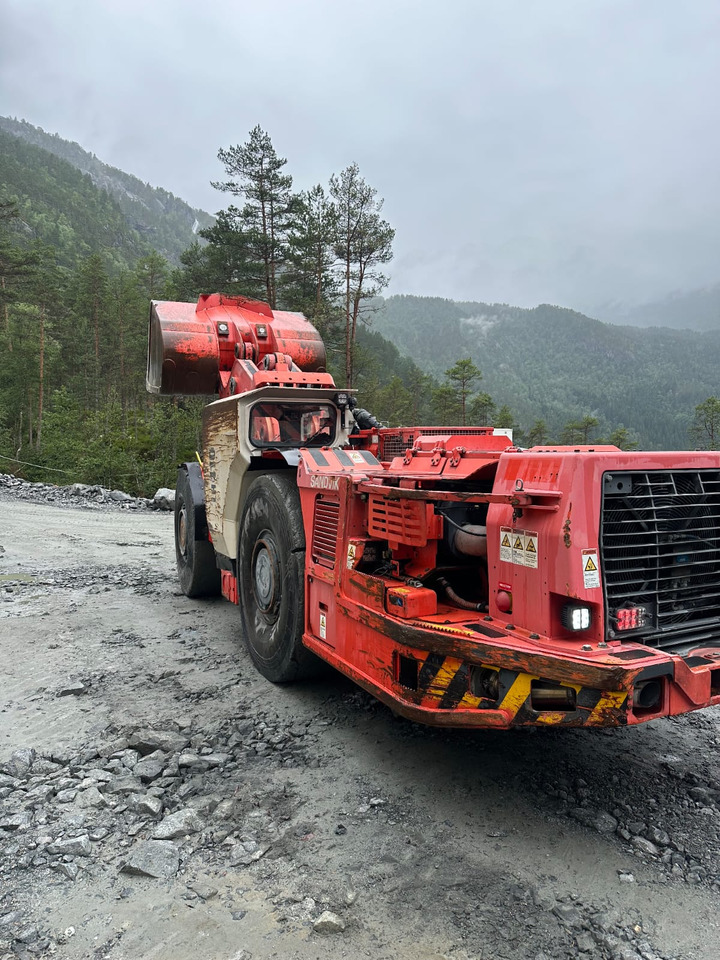 Sandvik LH410 - Bányászati gépek: 4 kép. Sandvik LH410 - Bányászati gépek: 4 kép.
