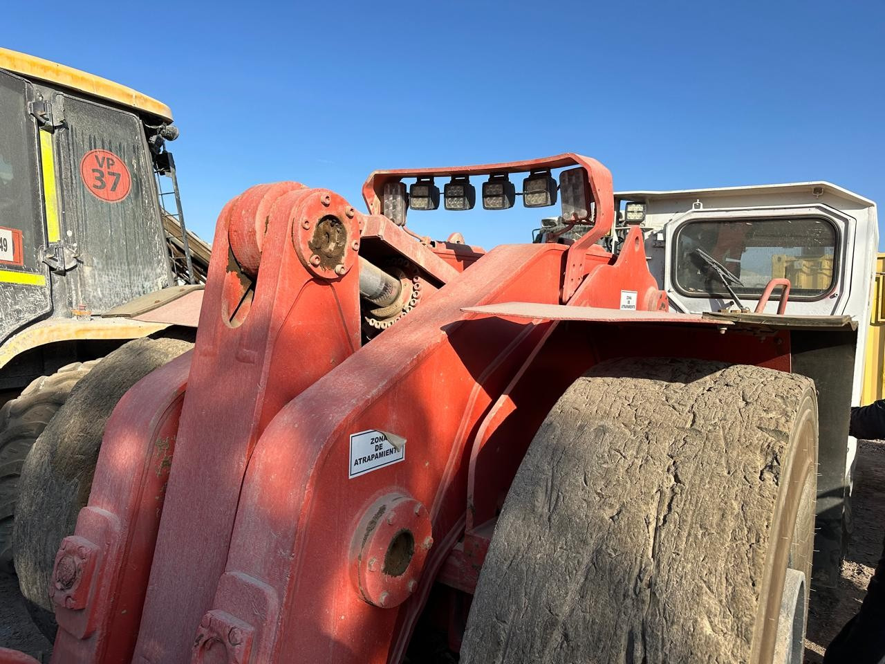 Sandvik LH410 - Irányított fúrógép: 4 kép. Sandvik LH410 - Irányított fúrógép: 4 kép.