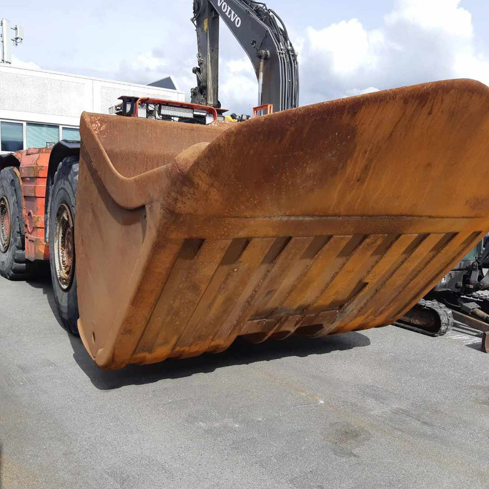 Sandvik LH517 - Bányászati gépek: 1 kép. Sandvik LH517 - Bányászati gépek: 1 kép.