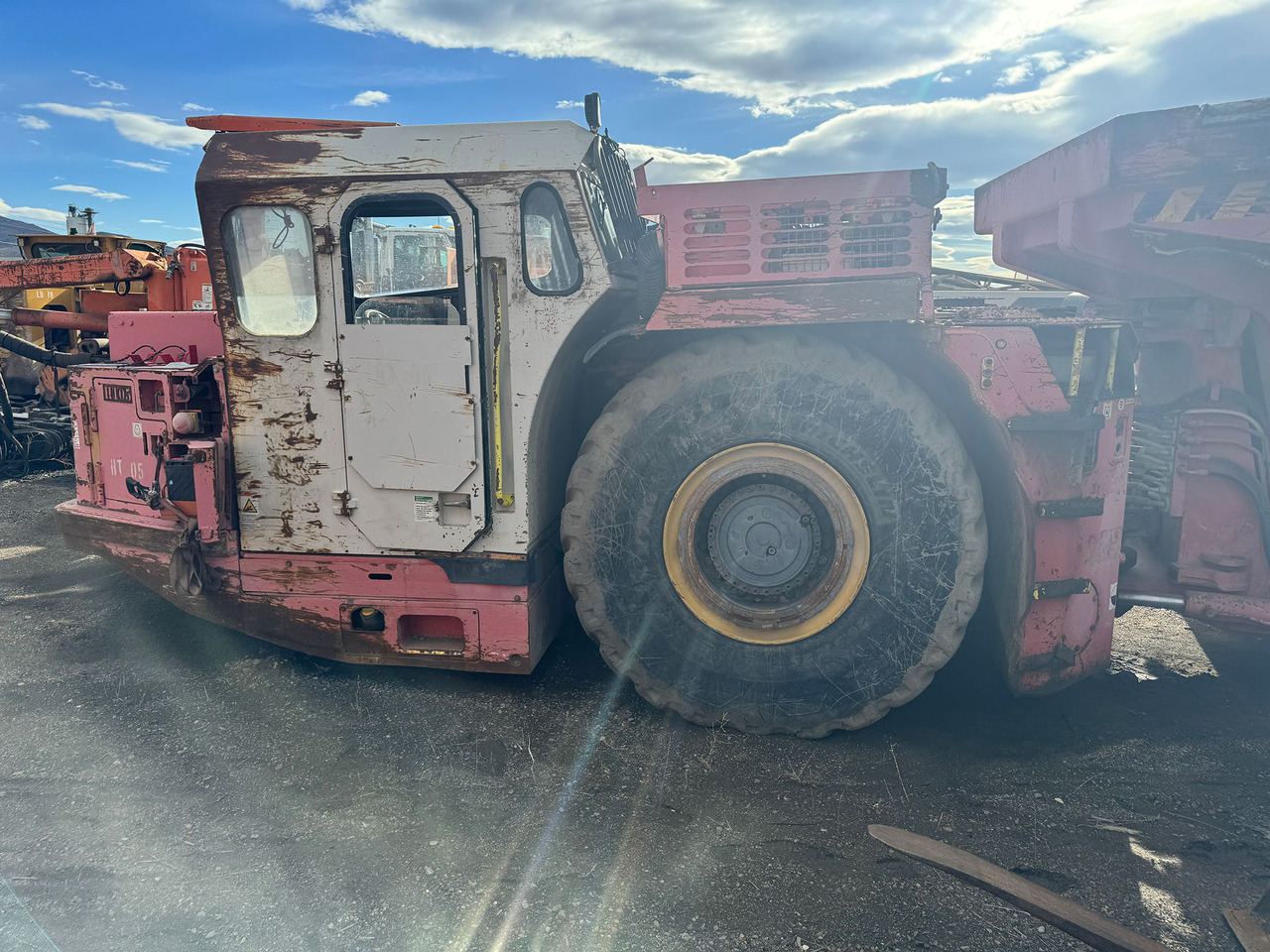 Sandvik TH430 - Bányászati gépek: 3 kép. Sandvik TH430 - Bányászati gépek: 3 kép.