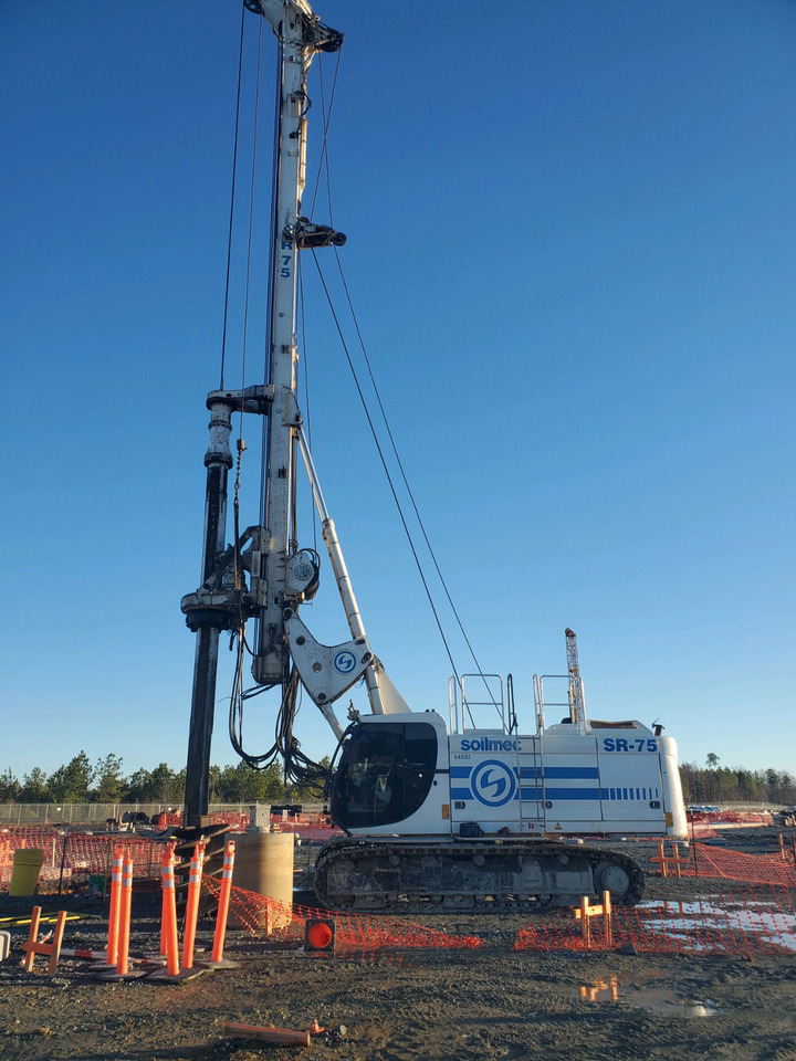 Soilmec SR-75 - Cölöpverő: 2 kép. Soilmec SR-75 - Cölöpverő: 2 kép.