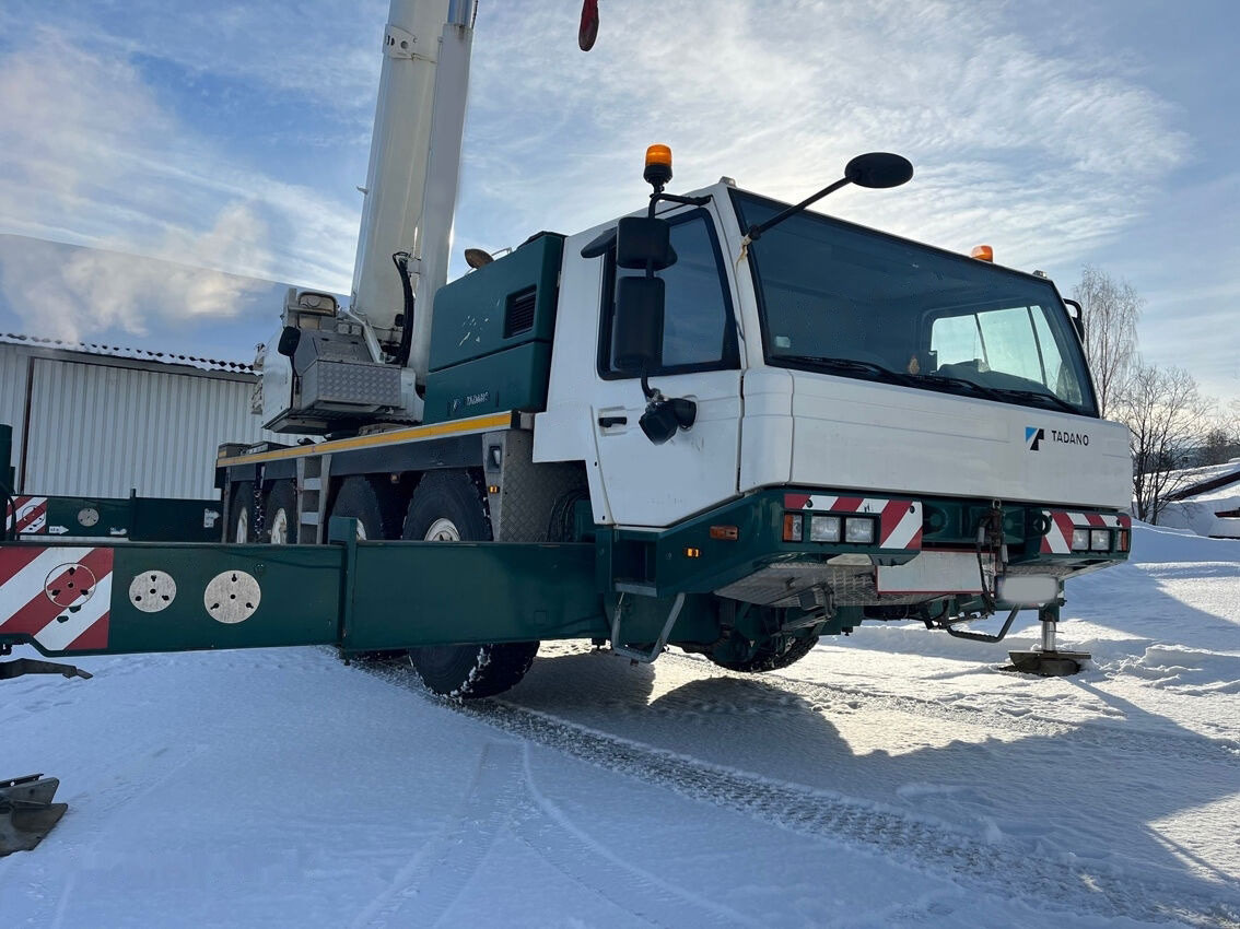 Tadano Faun ATF 100G-4 - Autódaru: 3 kép. Tadano Faun ATF 100G-4 - Autódaru: 3 kép.