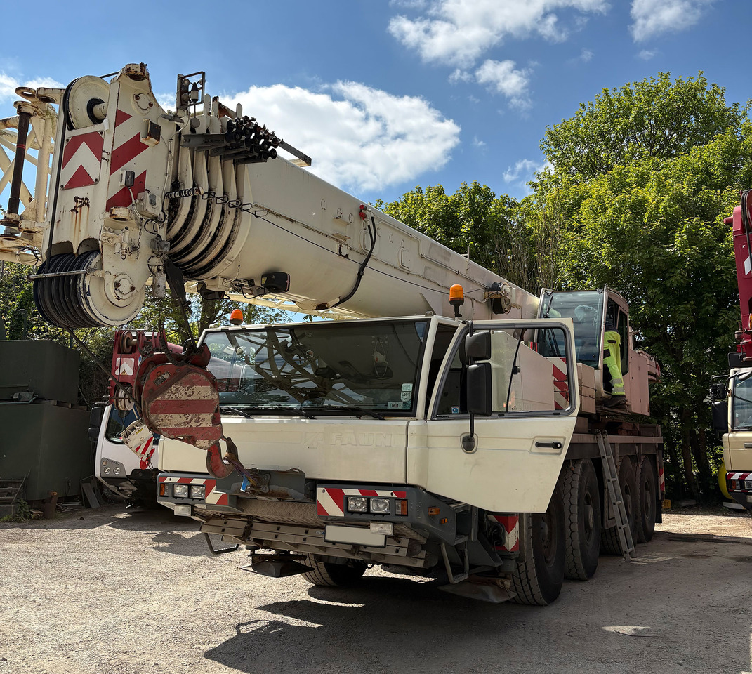 Tadano Faun ATF 90G-4 - Autódaru: 4 kép. Tadano Faun ATF 90G-4 - Autódaru: 4 kép.