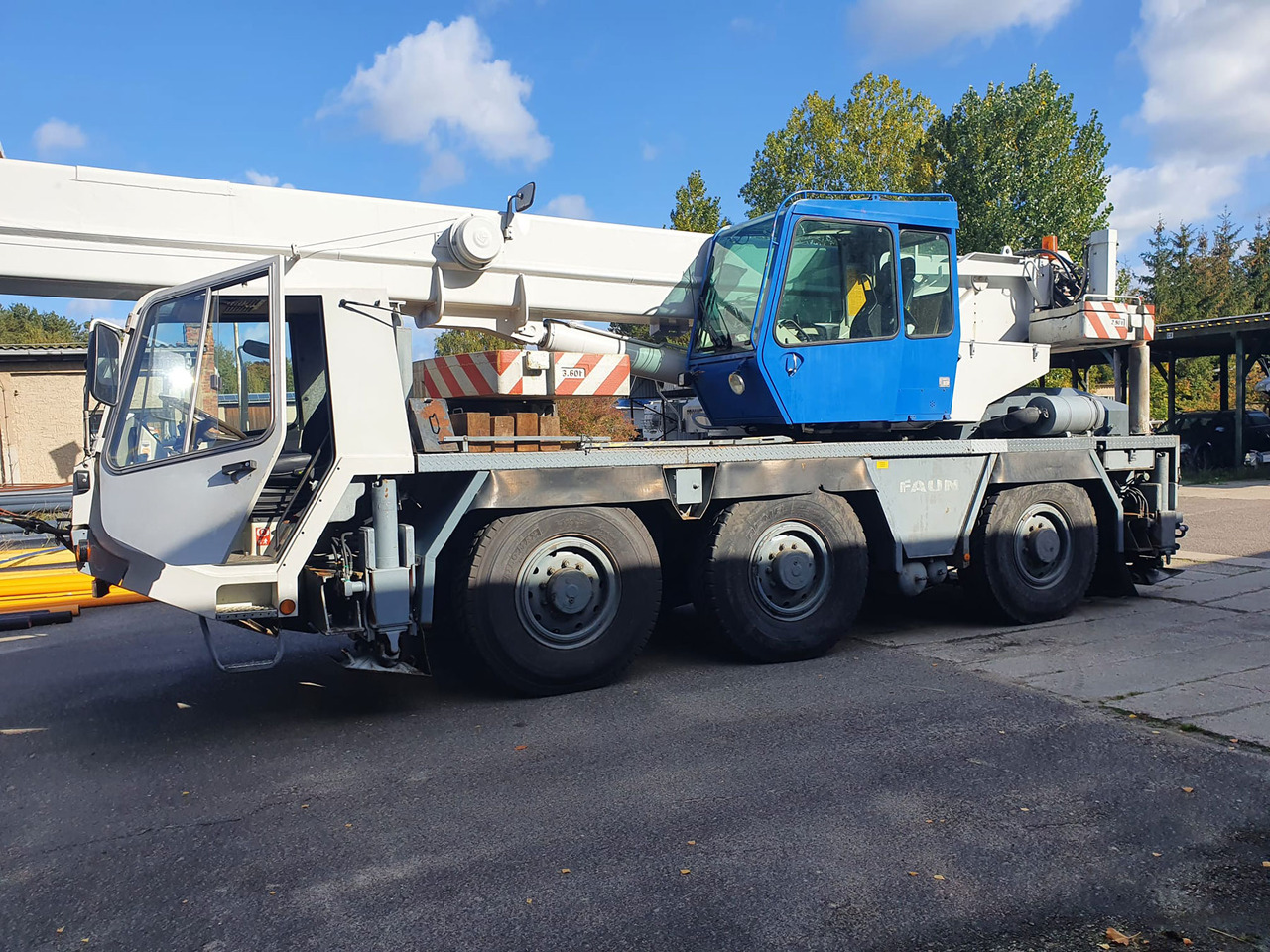 Tadano Faun RTF 40-3 - Autódaru: 2 kép. Tadano Faun RTF 40-3 - Autódaru: 2 kép.
