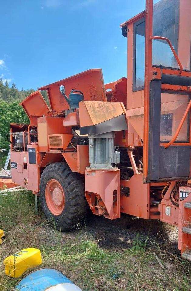 Tamrock Axera T-08 S-290C - Irányított fúrógép: 5 kép. Tamrock Axera T-08 S-290C - Irányított fúrógép: 5 kép.