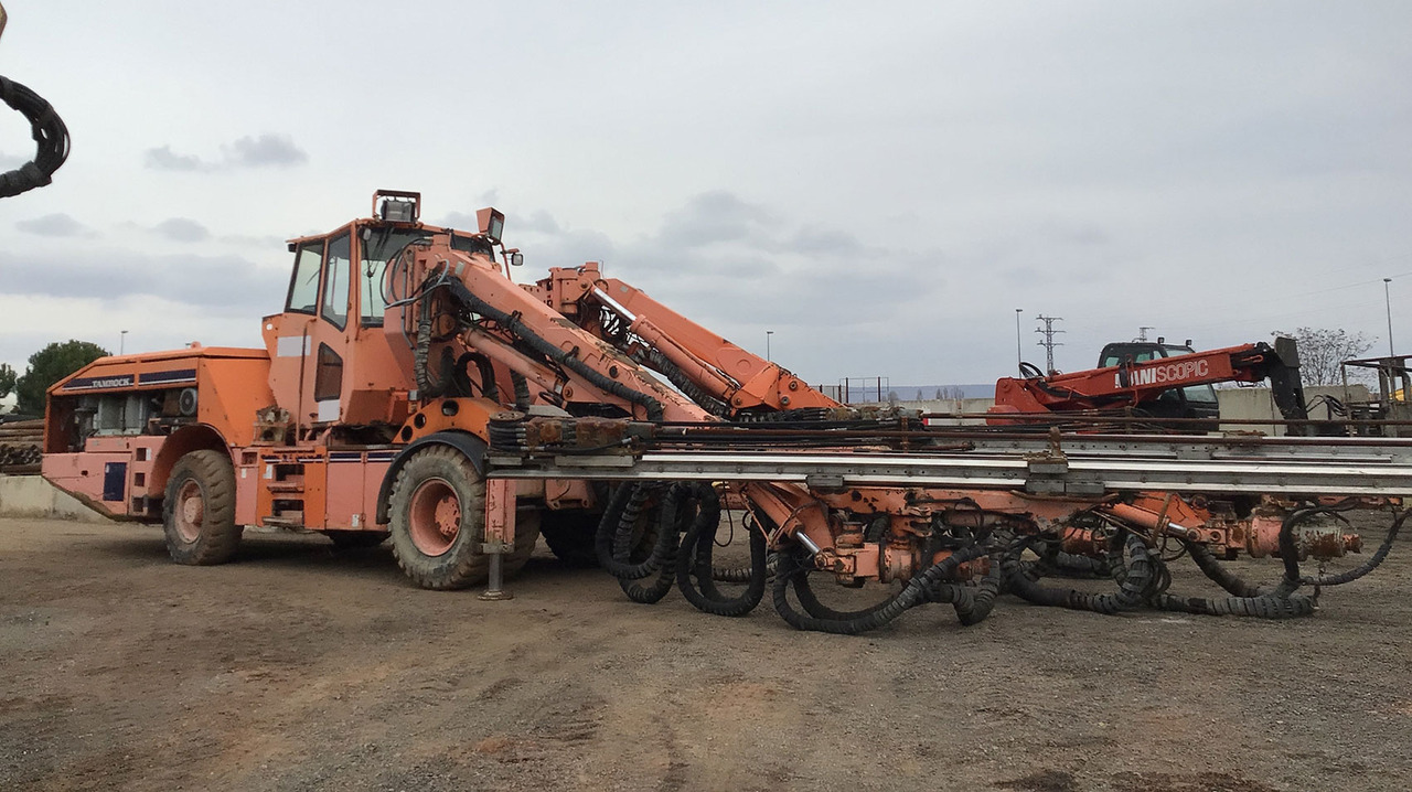 Tamrock Axera T11 Data-315 C - Irányított fúrógép: 4 kép. Tamrock Axera T11 Data-315 C - Irányított fúrógép: 4 kép.