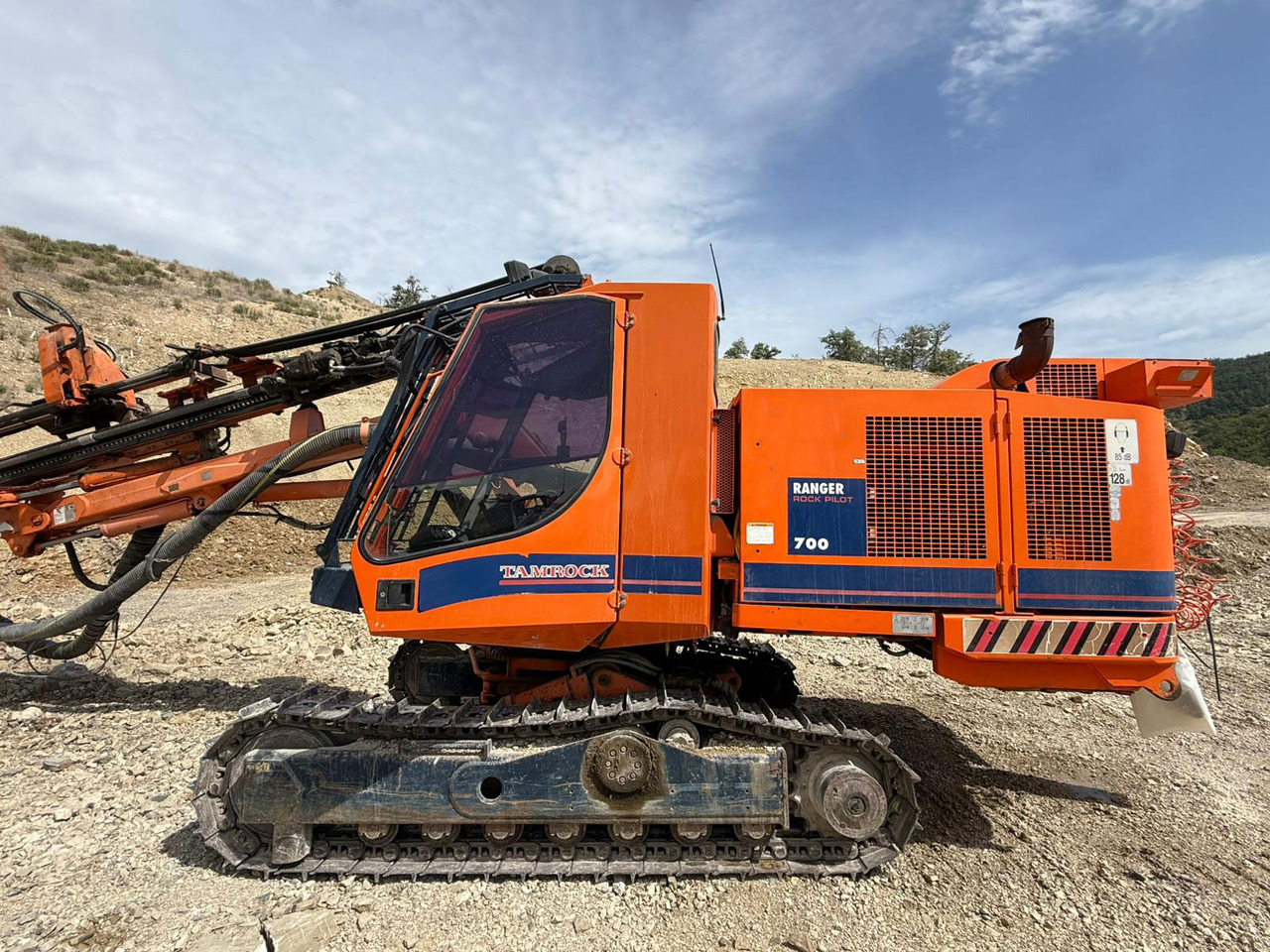 Tamrock RANGER 700RP - Fúrógép: 1 kép. Tamrock RANGER 700RP - Fúrógép: 1 kép.