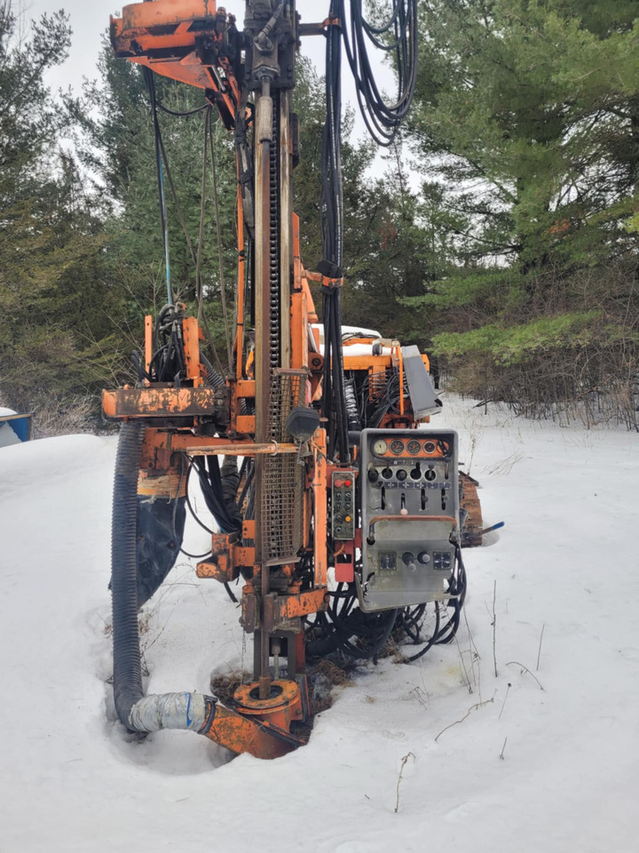 Tamrock Ranger 700 - Fúrógép: 4 kép. Tamrock Ranger 700 - Fúrógép: 4 kép.