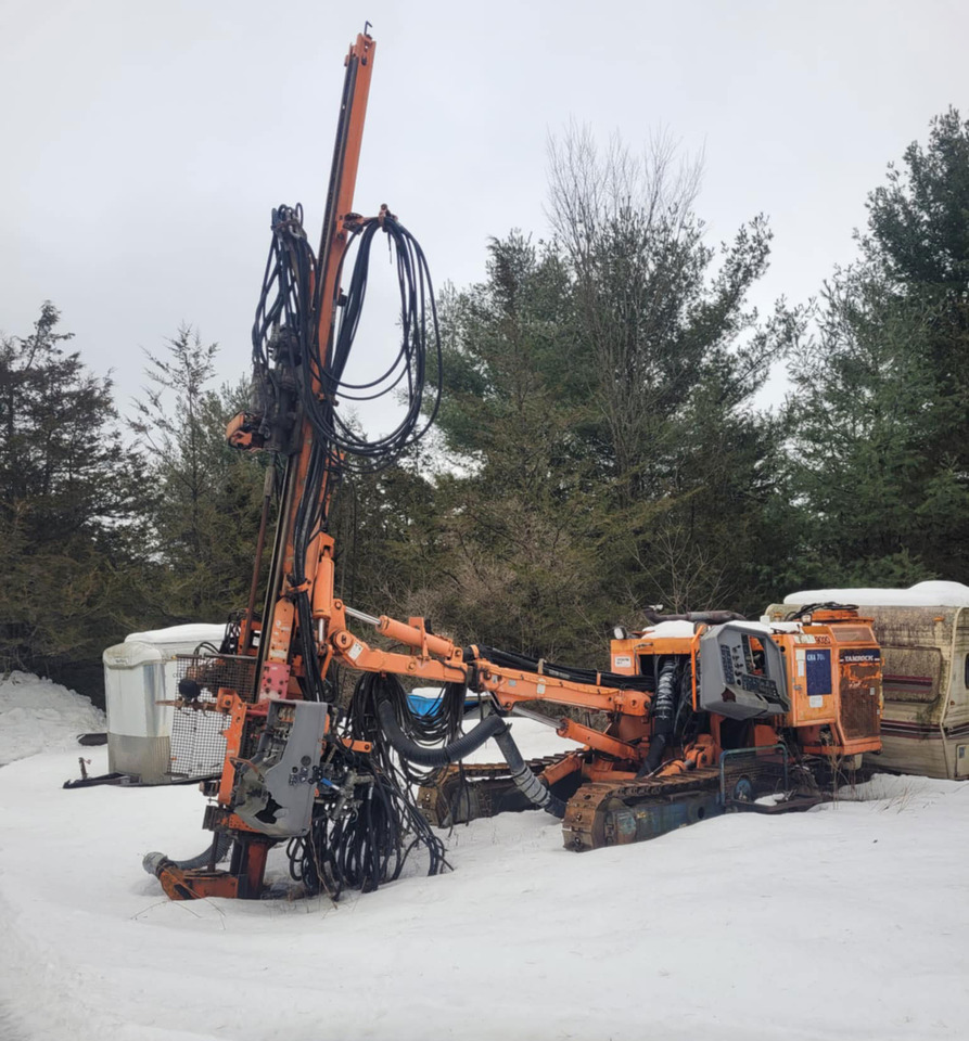 Tamrock Ranger 700 - Fúrógép: 2 kép. Tamrock Ranger 700 - Fúrógép: 2 kép.
