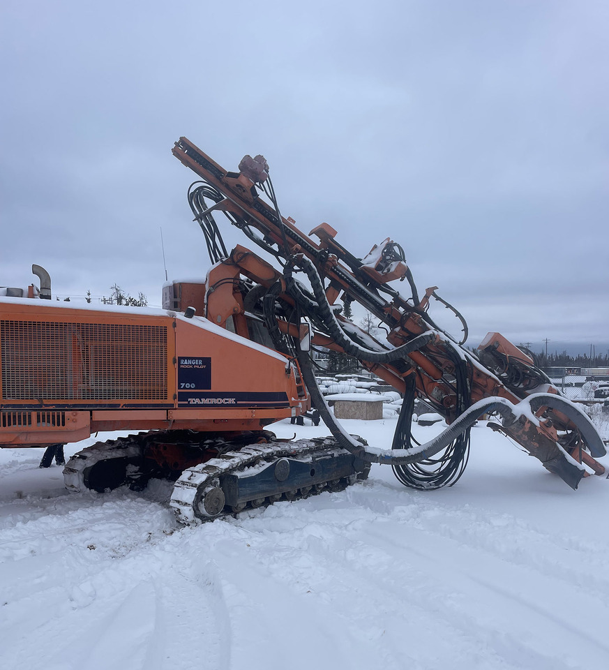 Tamrock Ranger 700 - Fúrógép: 1 kép. Tamrock Ranger 700 - Fúrógép: 1 kép.