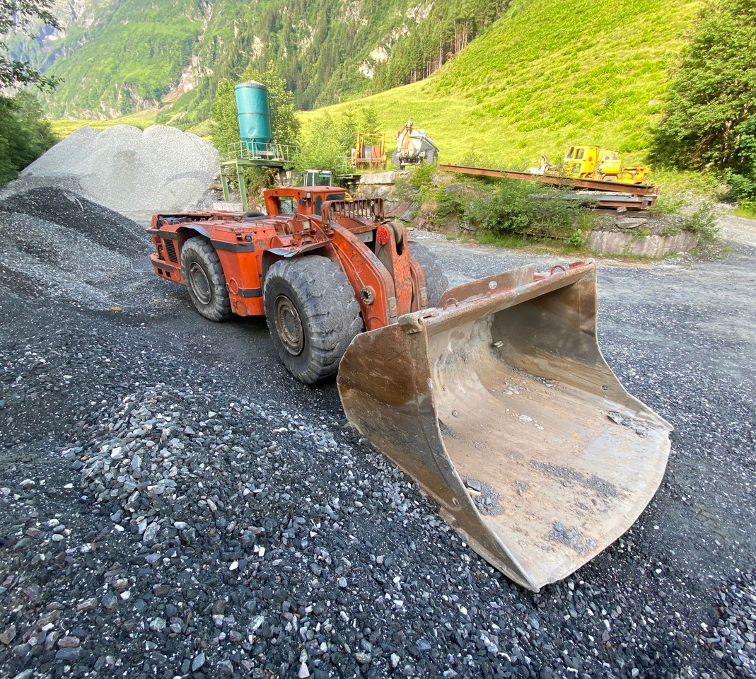 Tamrock Toro 0010 - Bányászati gépek: 2 kép. Tamrock Toro 0010 - Bányászati gépek: 2 kép.
