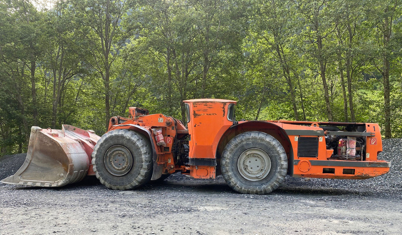 Tamrock Toro 0010 - Bányászati gépek: 4 kép. Tamrock Toro 0010 - Bányászati gépek: 4 kép.
