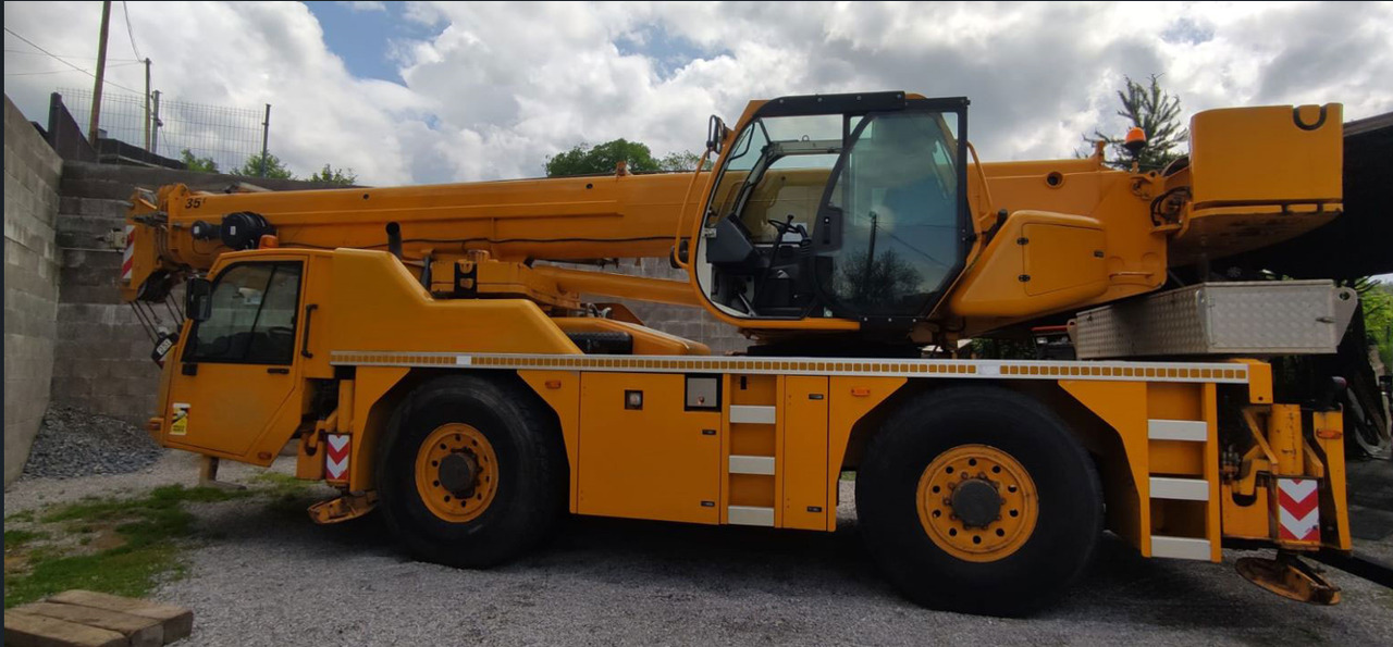 Terex AC 35L - Autódaru: 2 kép. Terex AC 35L - Autódaru: 2 kép.