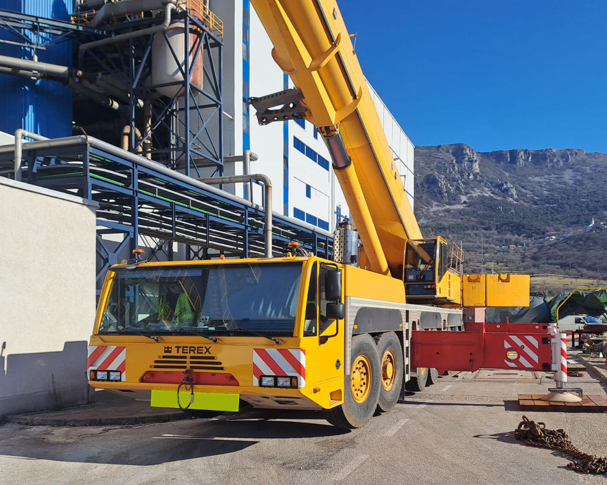 Terex Demag AC 250-1 - Autódaru: 5 kép. Terex Demag AC 250-1 - Autódaru: 5 kép.