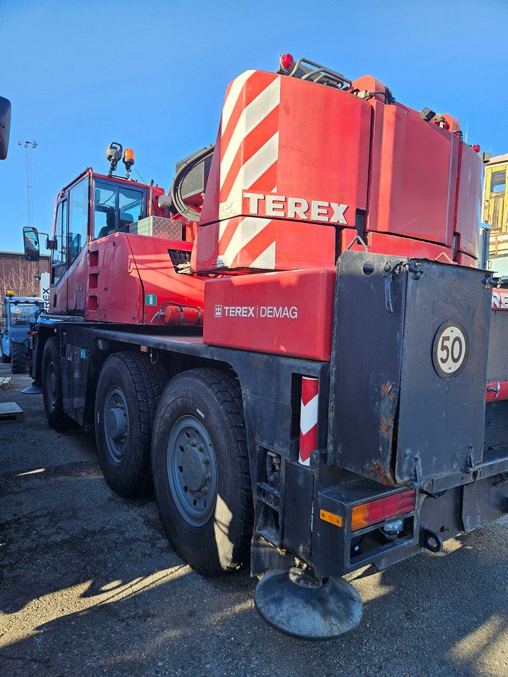 Terex Demag AC 40 City - Autódaru: 3 kép. Terex Demag AC 40 City - Autódaru: 3 kép.