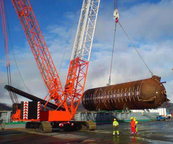 Terex Demag CC 2400-1 - Lánctalpas daru: 2 kép. Terex Demag CC 2400-1 - Lánctalpas daru: 2 kép.