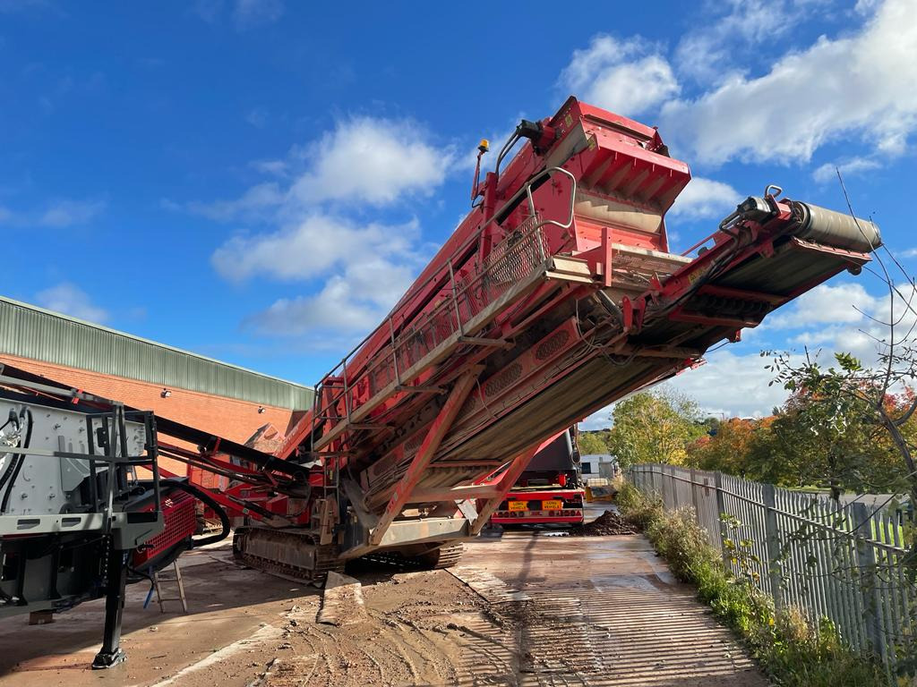 Terex Finlay 693+ - Osztályozó berendezés: 2 kép. Terex Finlay 693+ - Osztályozó berendezés: 2 kép.