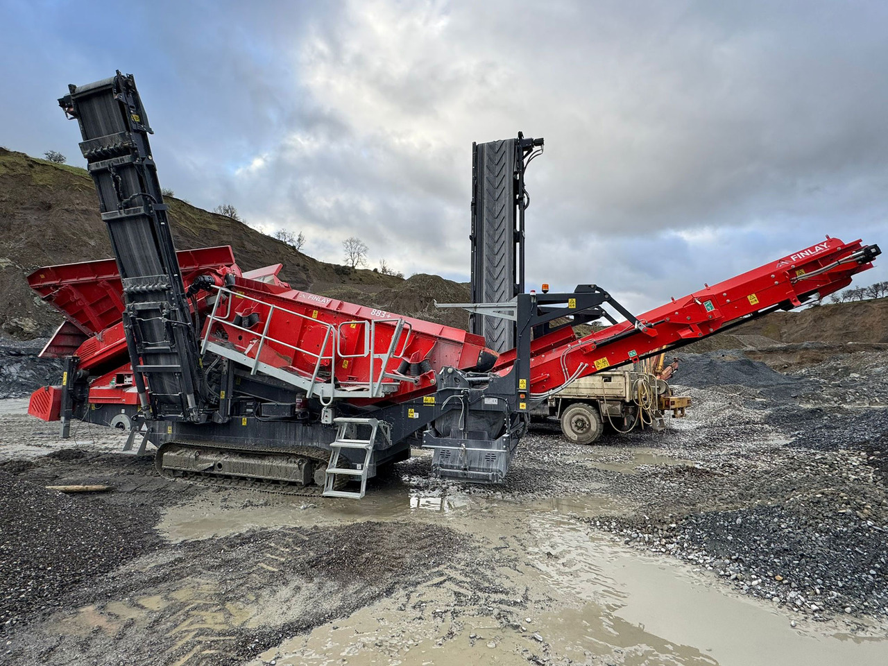 Terex Finlay 883+ - Osztályozó berendezés: 1 kép. Terex Finlay 883+ - Osztályozó berendezés: 1 kép.