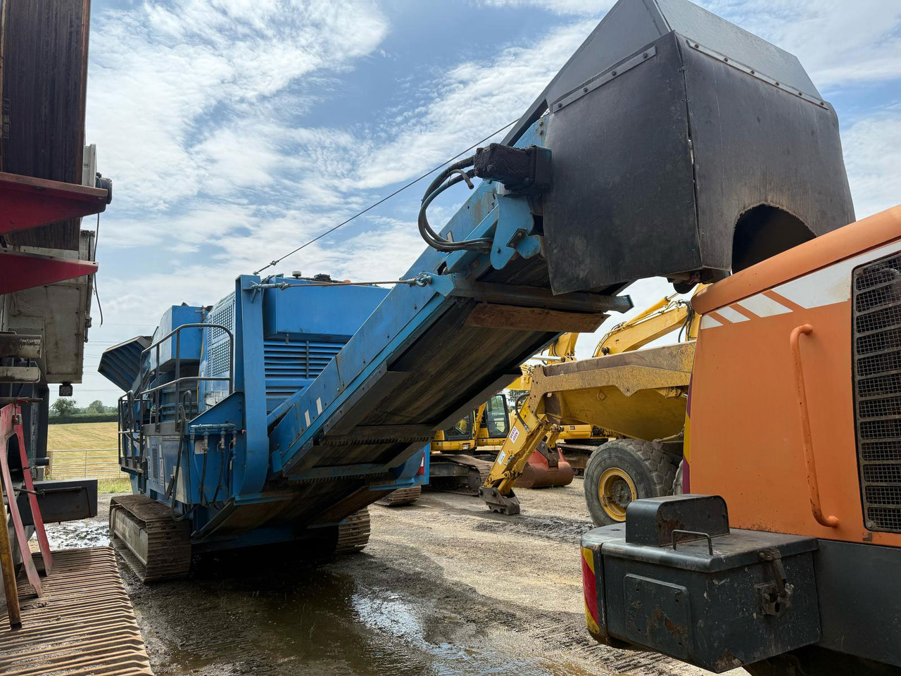 Terex Pegson 1300 Maxtrak - Kúpos törő: 4 kép. Terex Pegson 1300 Maxtrak - Kúpos törő: 4 kép.