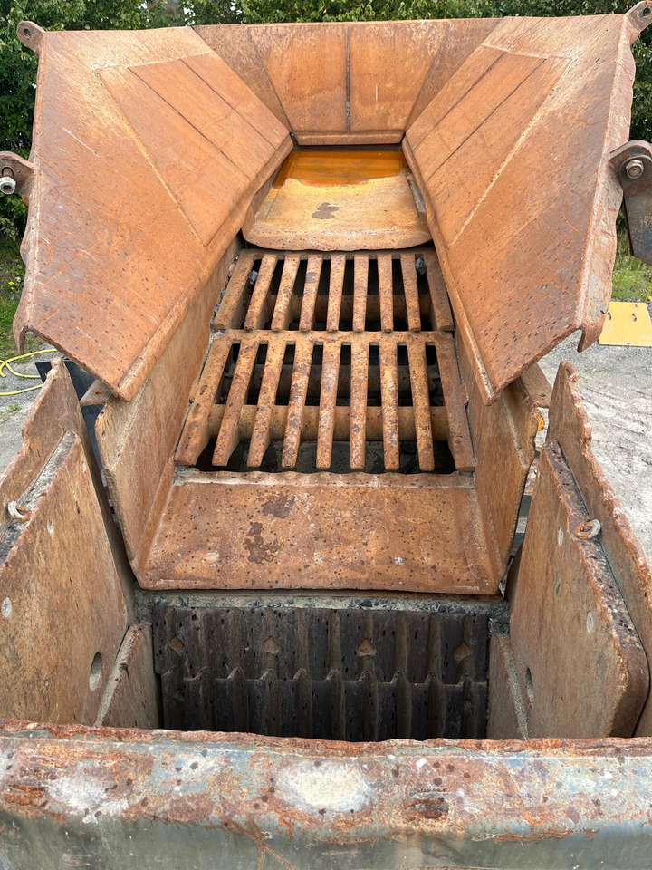 Tesab 800i - Pofás törő: 5 kép. Tesab 800i - Pofás törő: 5 kép.