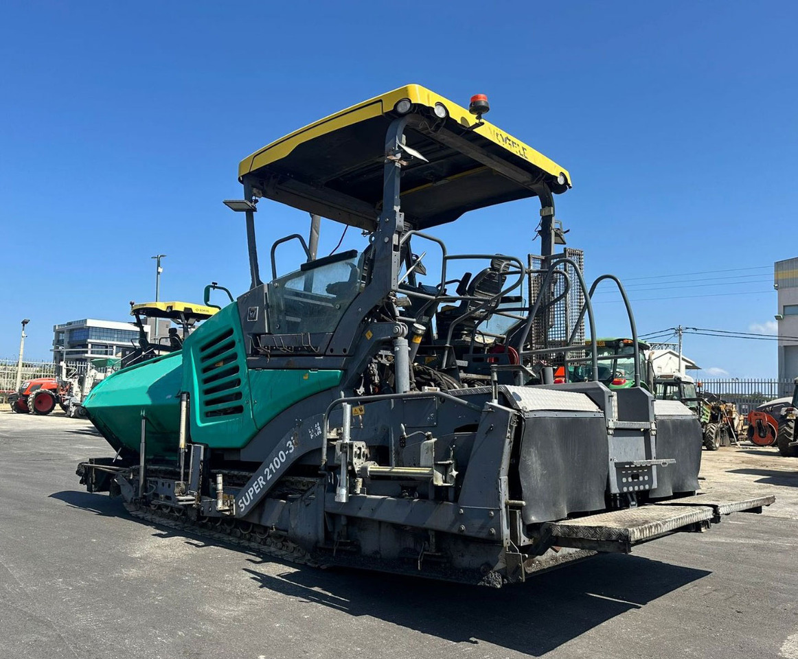 Vogele 2100-3i - Útburkológép: 3 kép. Vogele 2100-3i - Útburkológép: 3 kép.