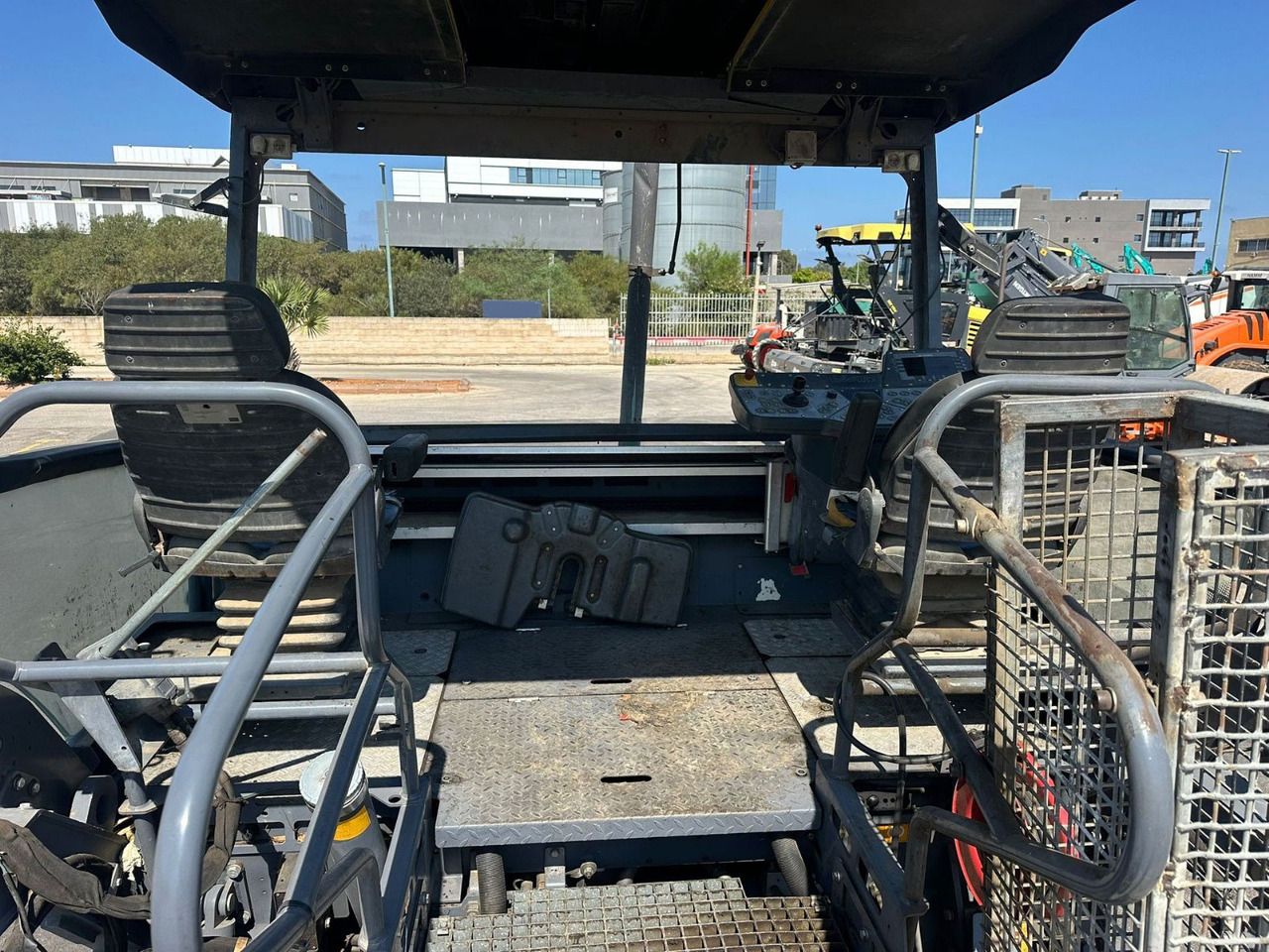 Vogele 2100-3i - Útburkológép: 5 kép. Vogele 2100-3i - Útburkológép: 5 kép.