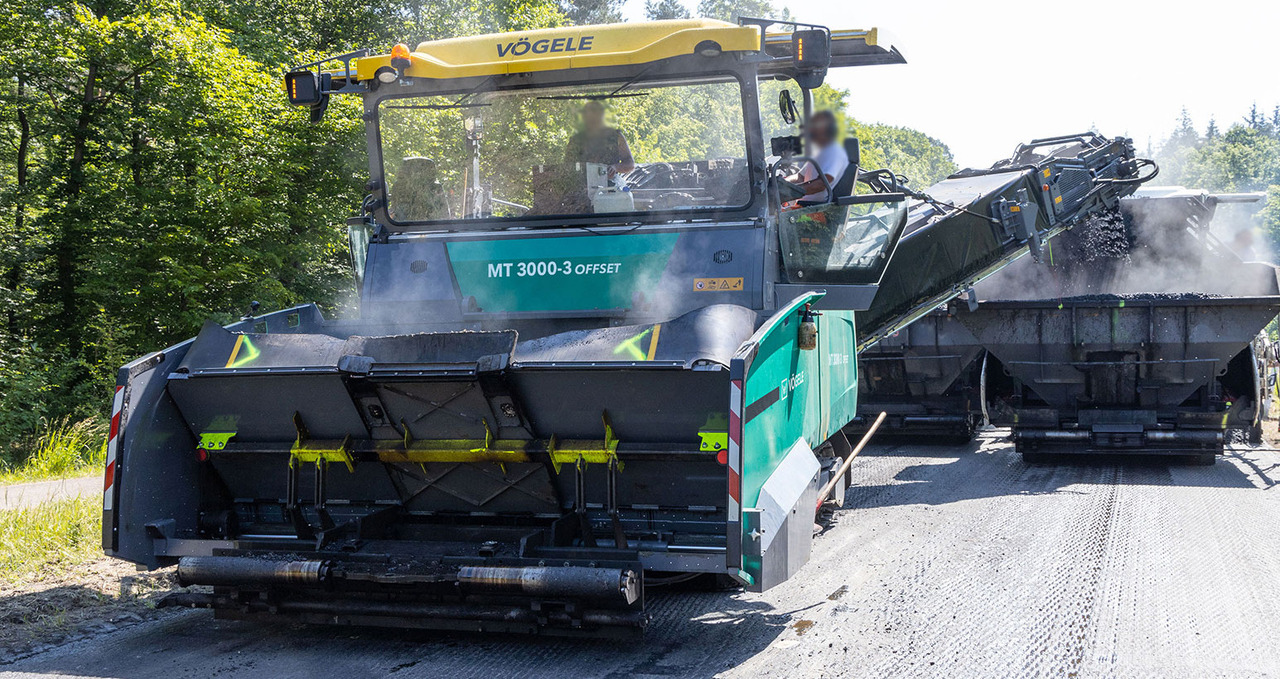Vogele MT 3000-3I - Útburkológép: 3 kép. Vogele MT 3000-3I - Útburkológép: 3 kép.