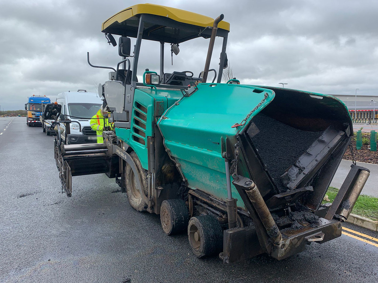 Vogele Super 1303-3i - Útburkológép: 2 kép. Vogele Super 1303-3i - Útburkológép: 2 kép.